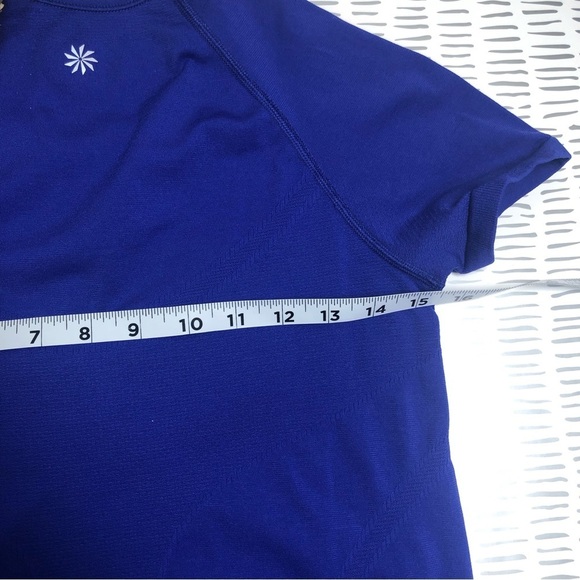 Athleta fitness top with elastic on the back and front - Picture 10 of 10